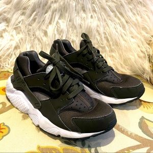 Olive Green Nike Huaraches